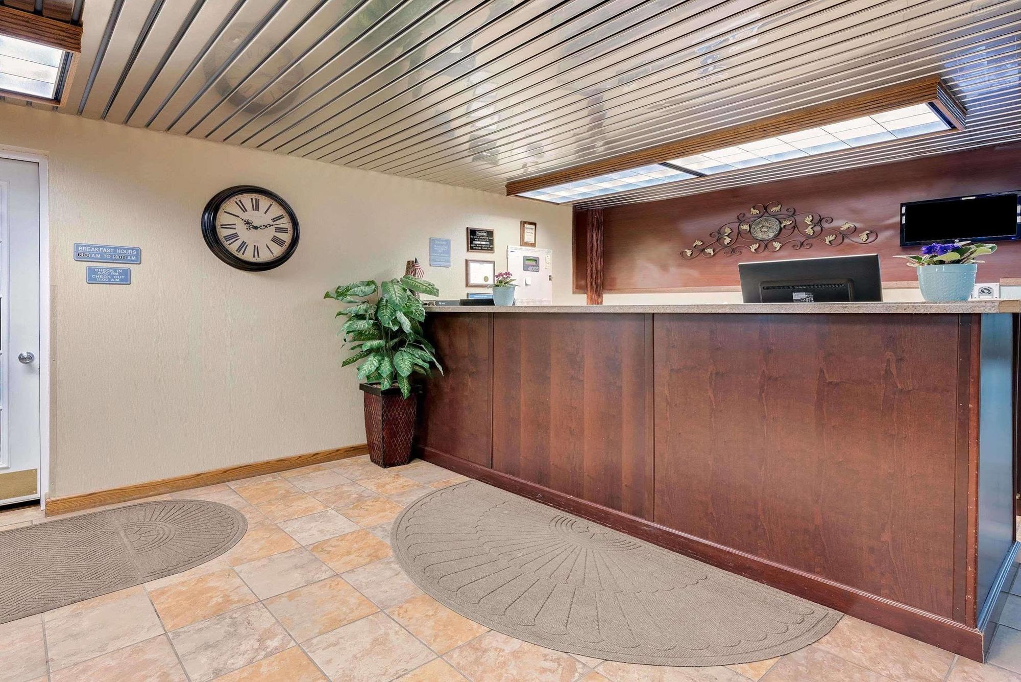 Travelodge By Wyndham Grand Forks Extérieur photo