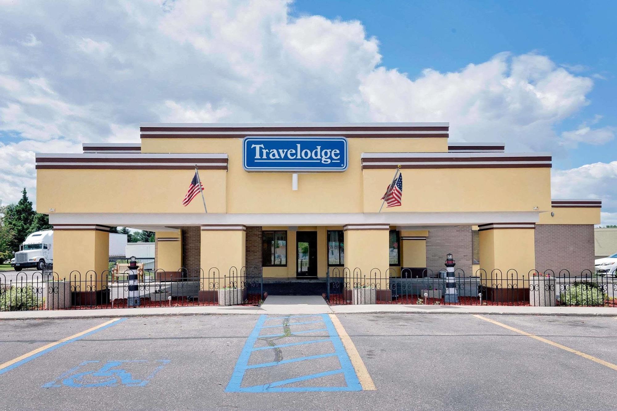 Travelodge By Wyndham Grand Forks Extérieur photo