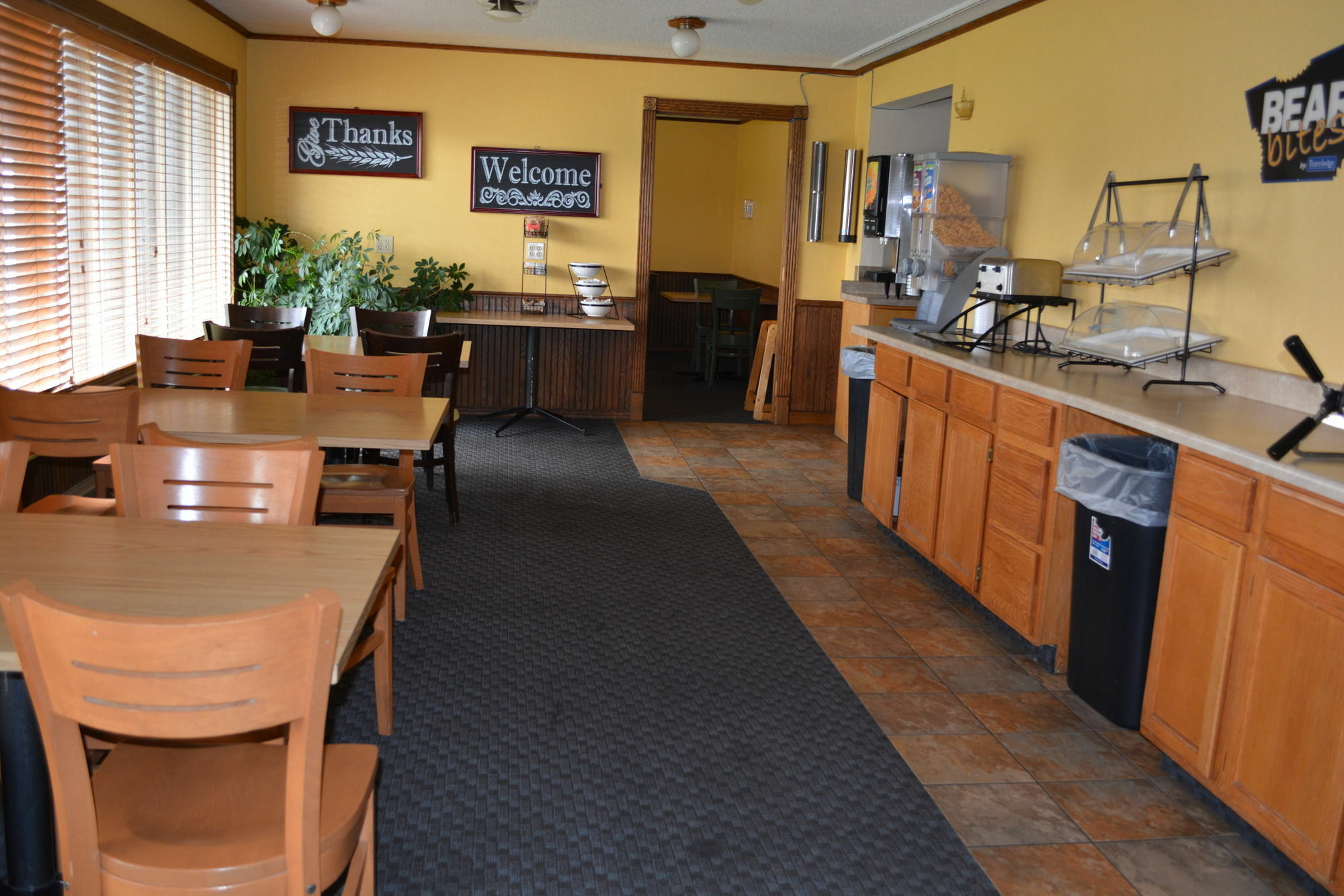 Travelodge By Wyndham Grand Forks Extérieur photo